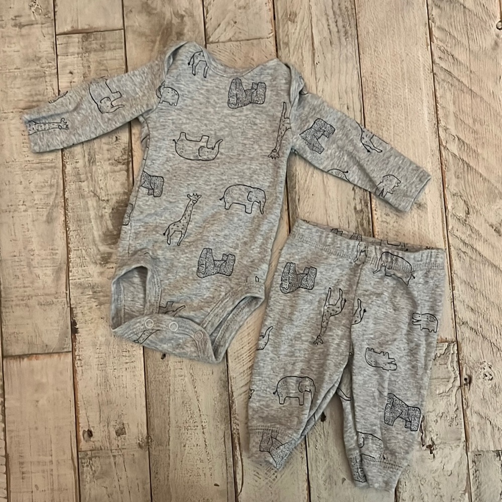 Carters long sleeved onesie with matching cuffed pants (newborn)